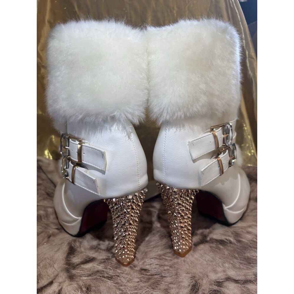 Womenβs White Faux Fur Trim Bootie Side Zip Buckle Rhinestone Round Toe - Size 8